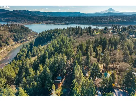 32 Hamilton Avenue Underwood WA 98651