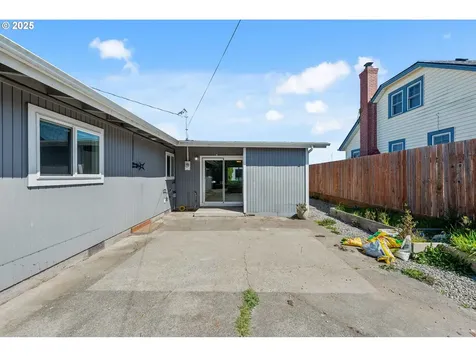 1109 Salmon Avenue Coos Bay OR 97420
