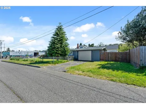 1109 Salmon Avenue Coos Bay OR 97420