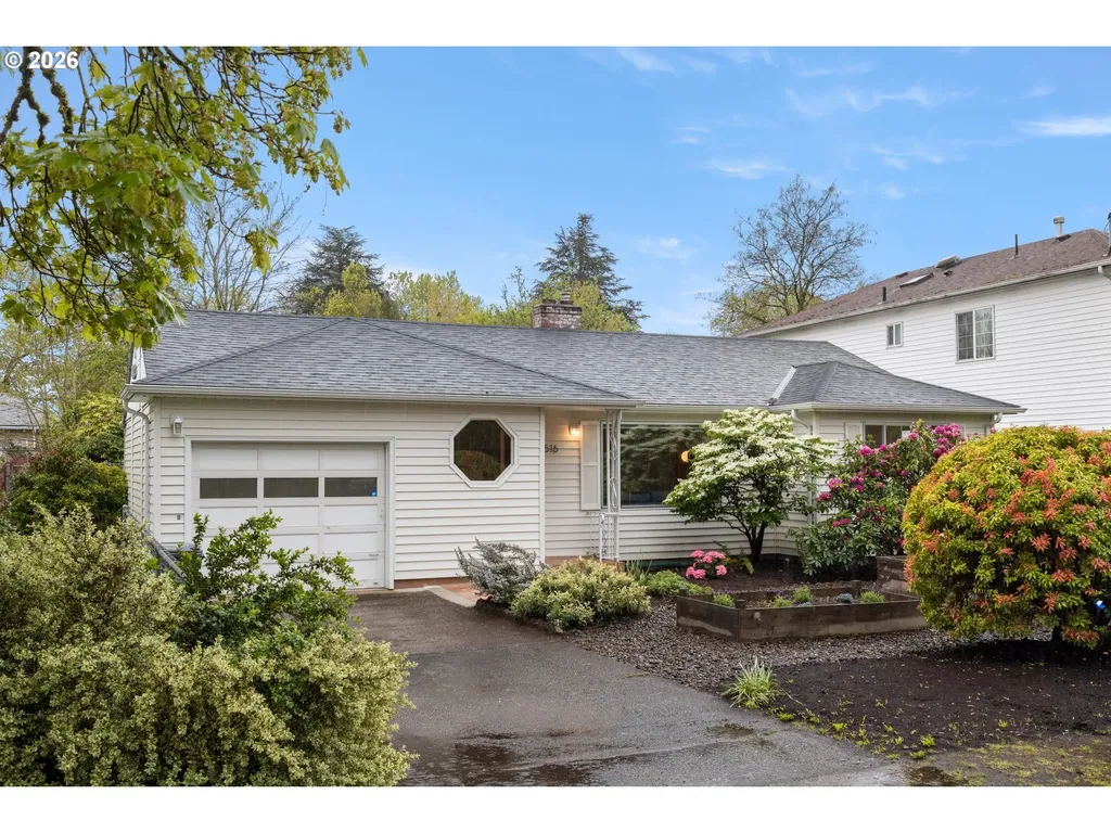 8516 SE Mill Street Portland OR 97216