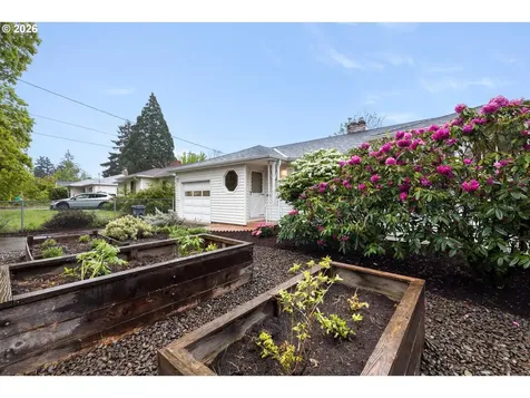 8516 SE Mill Street Portland OR 97216