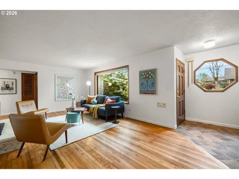 8516 SE Mill Street Portland OR 97216