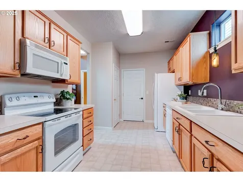 3181 SE Robin Circle Hillsboro OR 97123