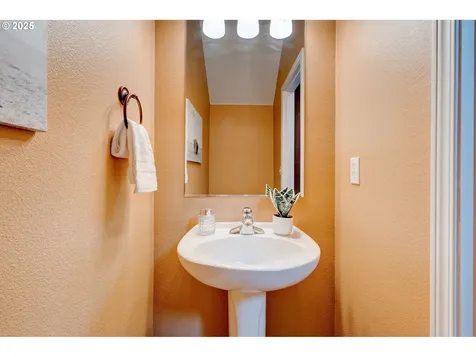 3181 SE Robin Circle Hillsboro OR 97123