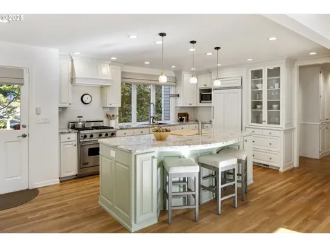 18336 Westview Drive Lake Oswego OR 97034