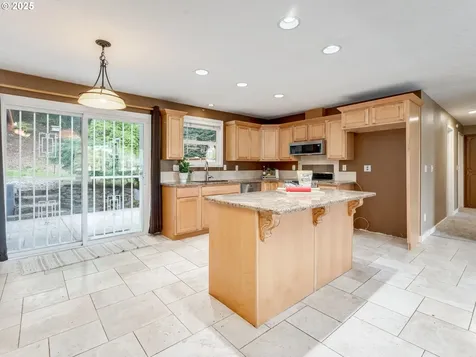 10303 NE 22nd Street Vancouver WA 98664