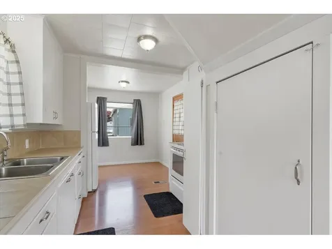 260 SE Port Avenue Lincoln City OR 97367