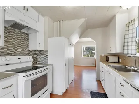 260 SE Port Avenue Lincoln City OR 97367