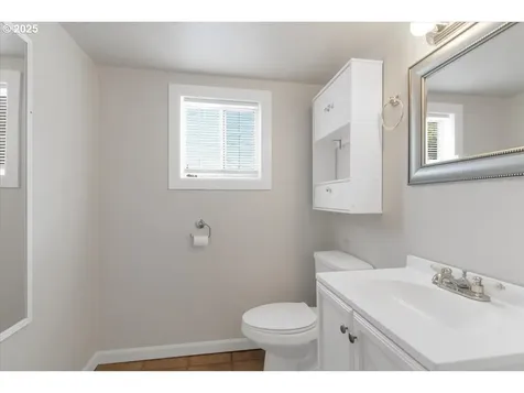 260 SE Port Avenue Lincoln City OR 97367