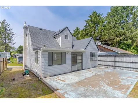 260 SE Port Avenue Lincoln City OR 97367