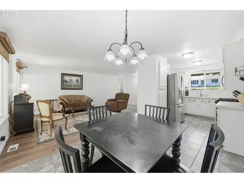 2080 W Harrison Avenue Cottage Grove OR 97424