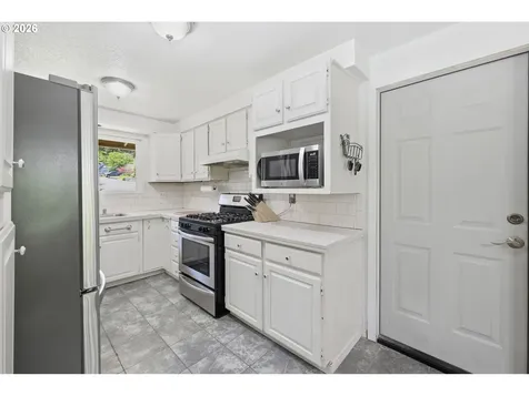 2080 W Harrison Avenue Cottage Grove OR 97424