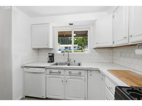 2080 W Harrison Avenue Cottage Grove OR 97424