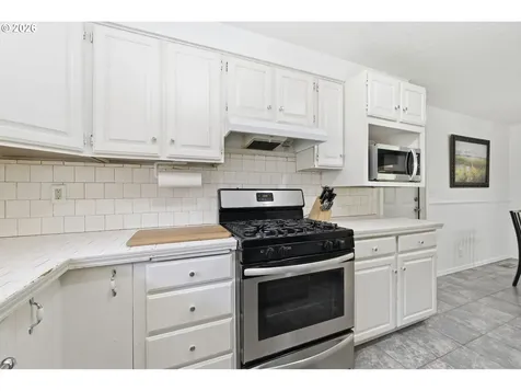 2080 W Harrison Avenue Cottage Grove OR 97424