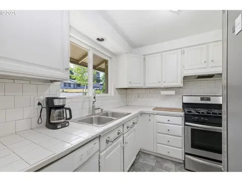 2080 W Harrison Avenue Cottage Grove OR 97424