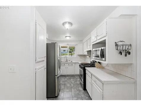 2080 W Harrison Avenue Cottage Grove OR 97424