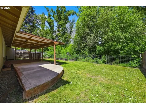 2080 W Harrison Avenue Cottage Grove OR 97424