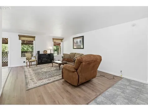 2080 W Harrison Avenue Cottage Grove OR 97424