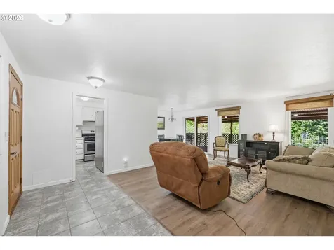 2080 W Harrison Avenue Cottage Grove OR 97424
