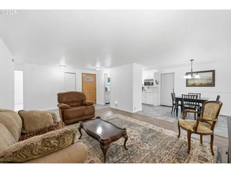 2080 W Harrison Avenue Cottage Grove OR 97424