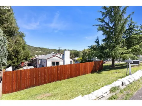 1620 NE Winter Street Roseburg OR 97470