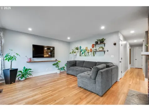 6142 SE Carlton Street Portland OR 97206