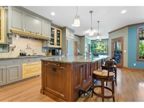 5049 SW Nevada Court Portland OR 97219
