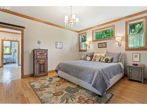 5049 SW Nevada Court Portland OR 97219
