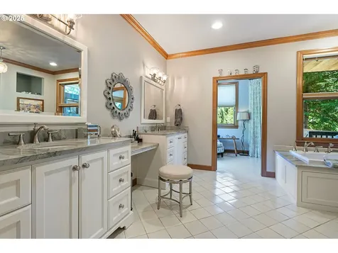 5049 SW Nevada Court Portland OR 97219