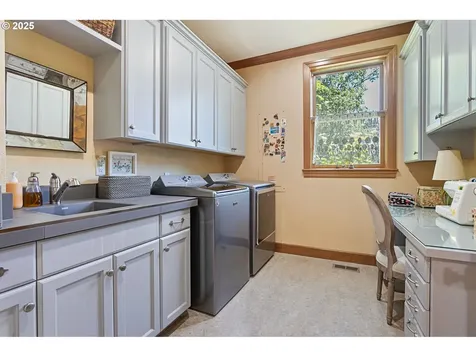 5049 SW Nevada Court Portland OR 97219