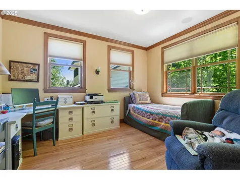 5049 SW Nevada Court Portland OR 97219