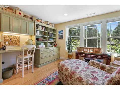 5049 SW Nevada Court Portland OR 97219