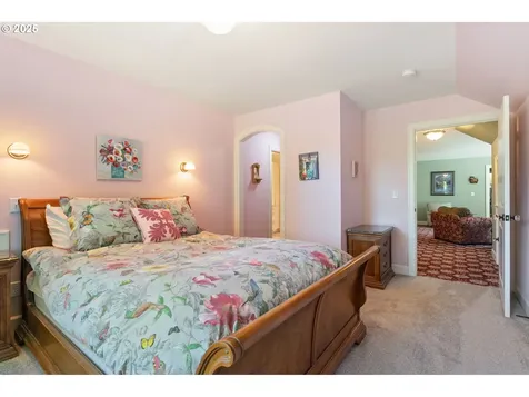 5049 SW Nevada Court Portland OR 97219