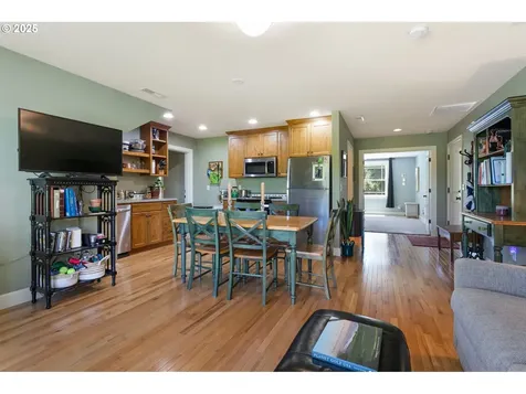 5049 SW Nevada Court Portland OR 97219
