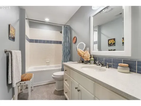 5049 SW Nevada Court Portland OR 97219