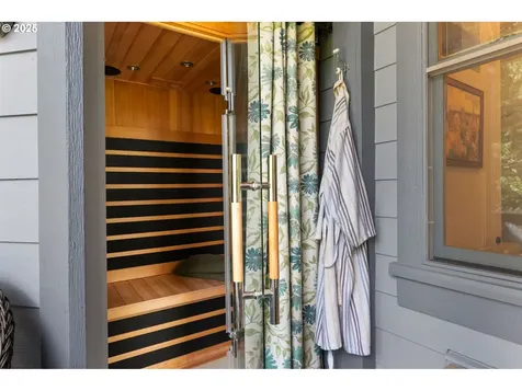 5049 SW Nevada Court Portland OR 97219