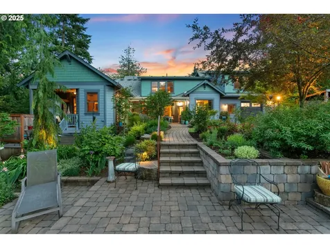 5049 SW Nevada Court Portland OR 97219