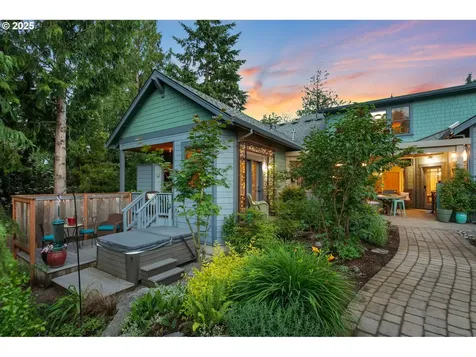 5049 SW Nevada Court Portland OR 97219