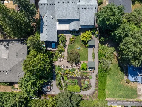 5049 SW Nevada Court Portland OR 97219