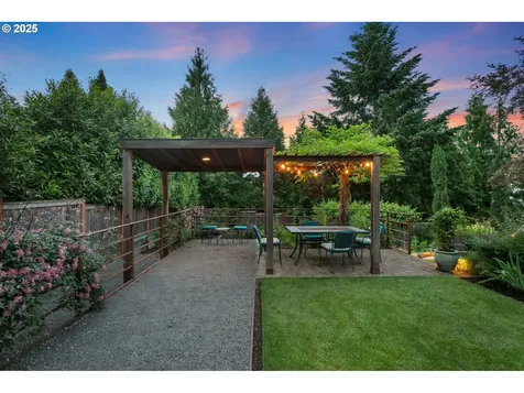 5049 SW Nevada Court Portland OR 97219