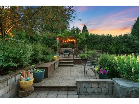5049 SW Nevada Court Portland OR 97219