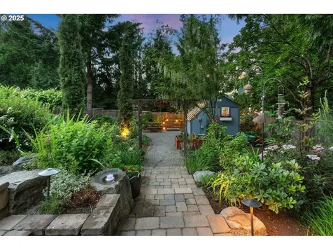 5049 SW Nevada Court Portland OR 97219