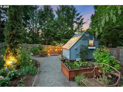 5049 SW Nevada Court Portland OR 97219
