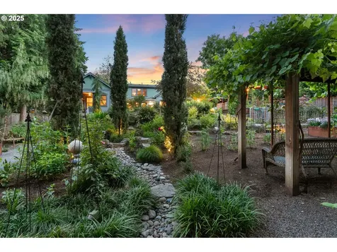 5049 SW Nevada Court Portland OR 97219