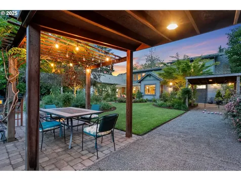 5049 SW Nevada Court Portland OR 97219