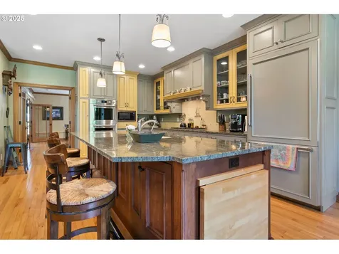 5049 SW Nevada Court Portland OR 97219