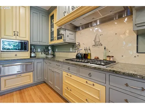 5049 SW Nevada Court Portland OR 97219
