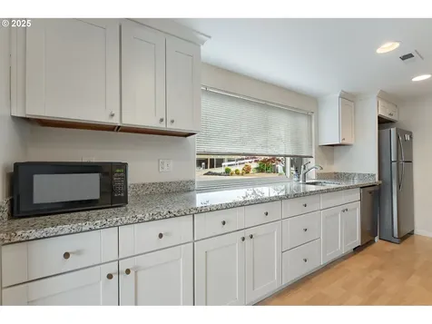 198 N Hayden Bay Drive Portland OR 97217