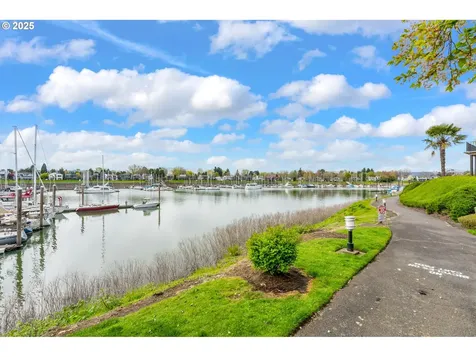198 N Hayden Bay Drive Portland OR 97217