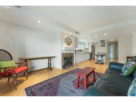 198 N Hayden Bay Drive Portland OR 97217